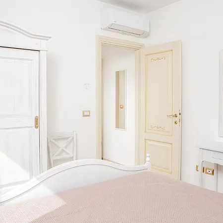 Il Borgo Del Mare 公寓式酒店 圣特雷莎加卢拉